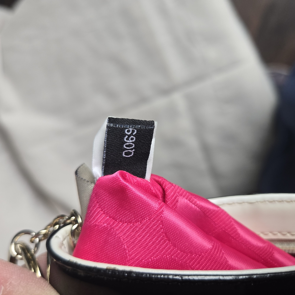 Kate Spade New York Patent Leather Zip Wallet or Key Ring Holder - Picture 6 of 9